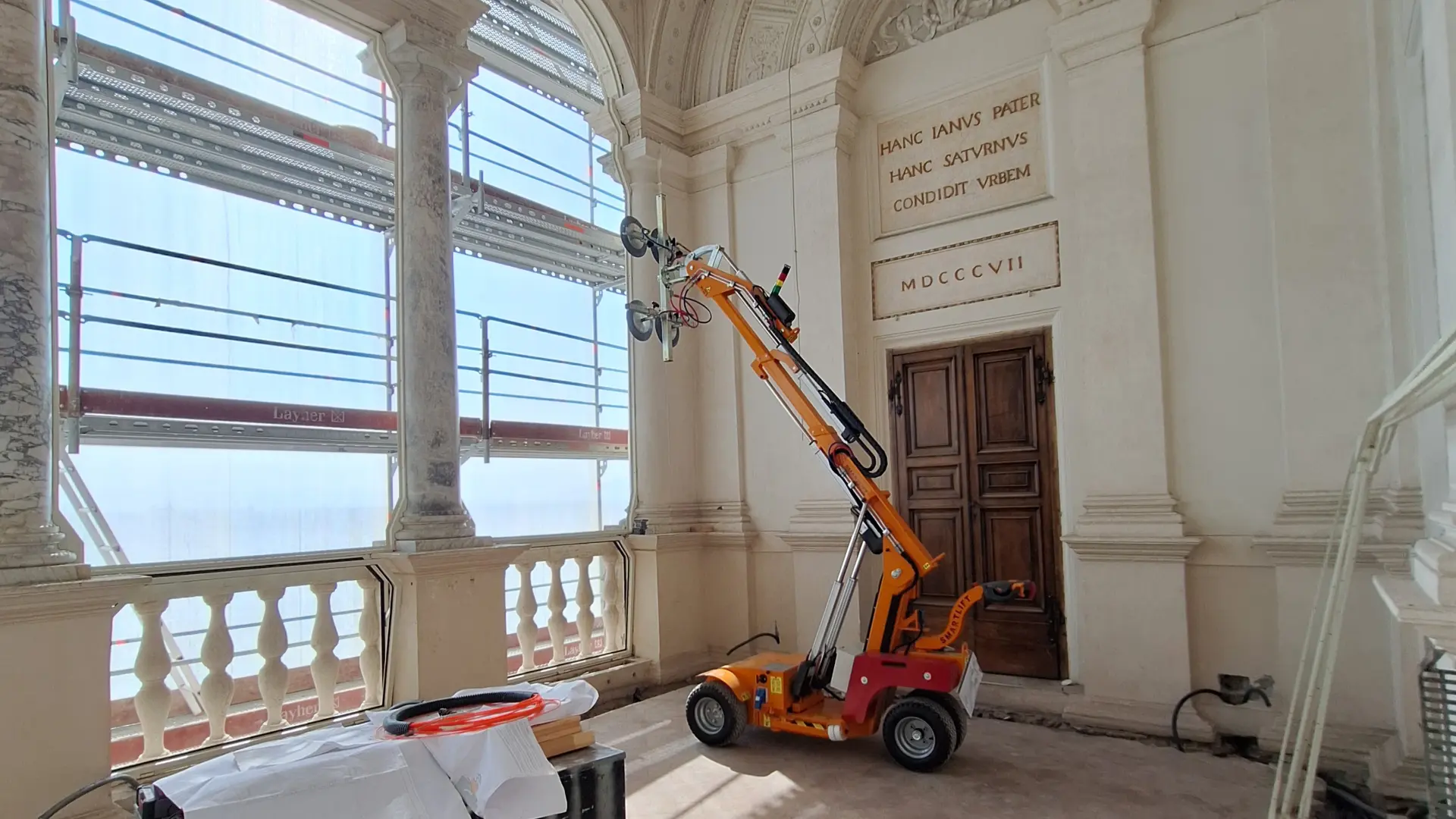 Smart Lift a ventose all'interno della loggia