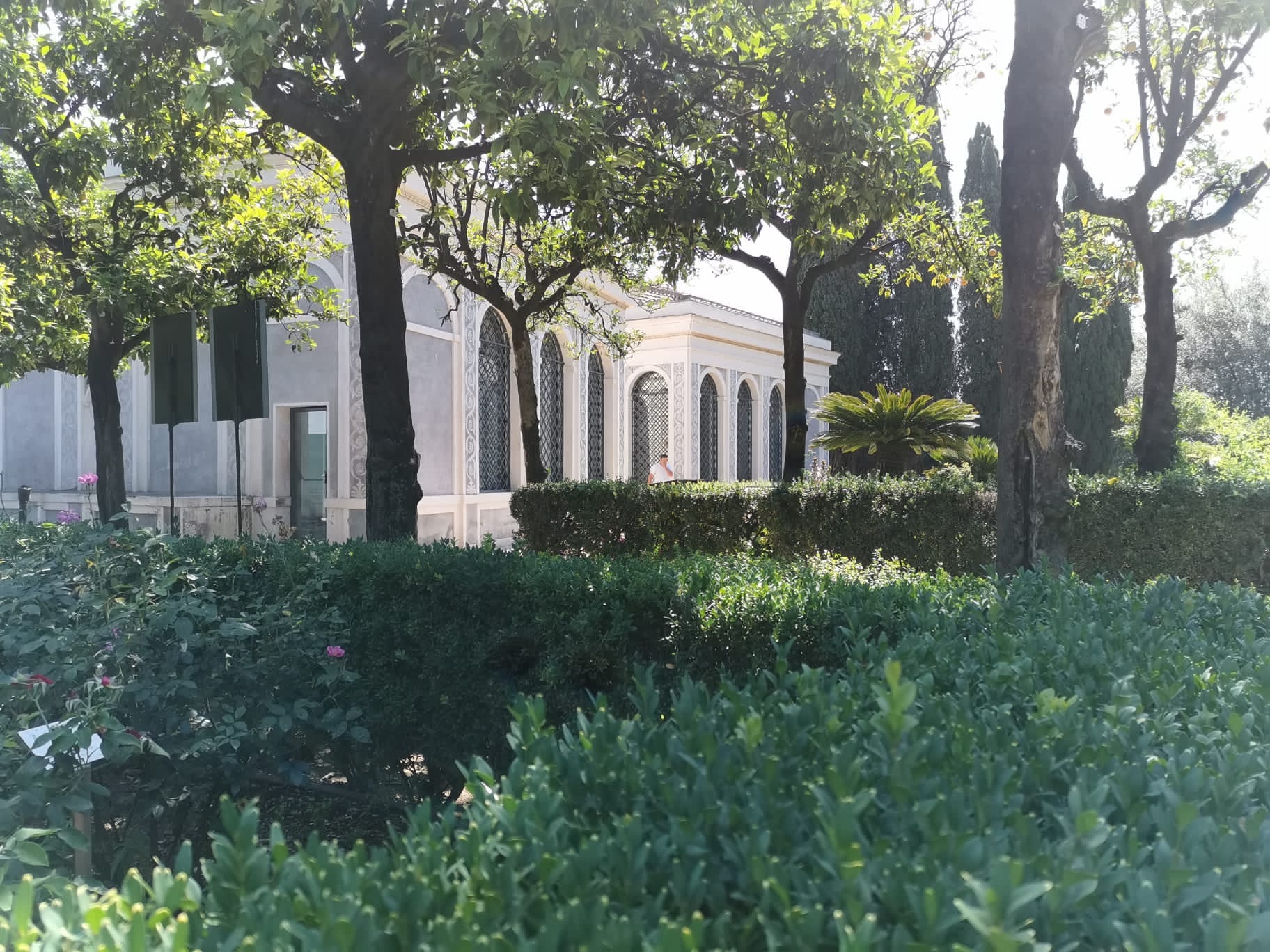 Il monumento tra gli aranci dei Giardini Farnesiani