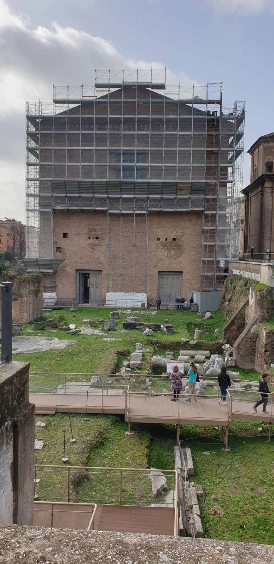 Il cantiere della Curia Iulia visto dall'area archeologica