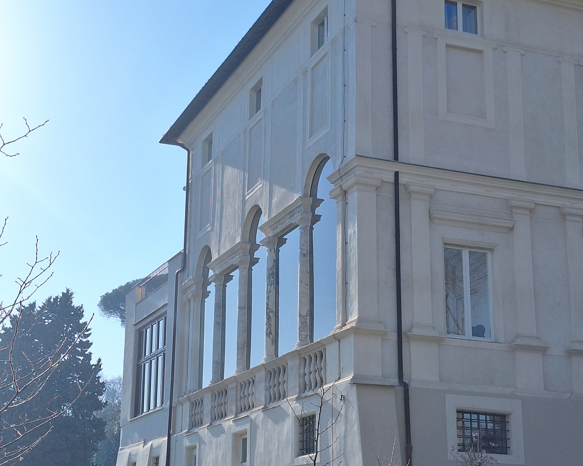 Prospetto esterno della loggia restaurata di Villa Lante