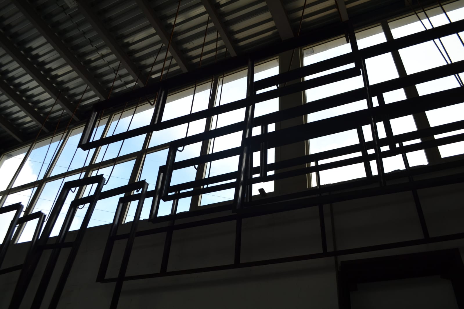 I telai in lavorazione nelle officine Mondial Infissi
