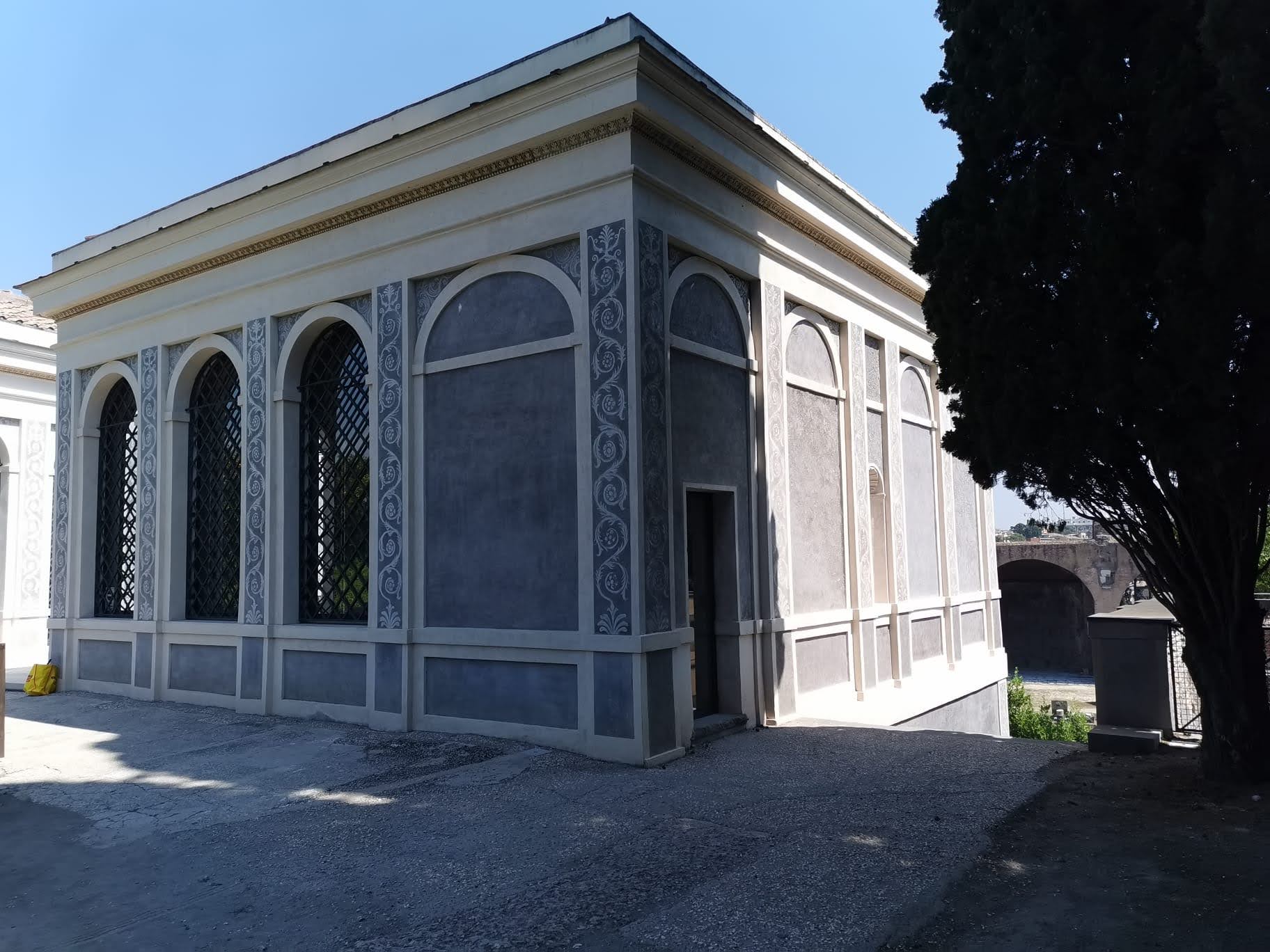 Volume monumentale dell'Uccelliera con le arcate vetrate completate