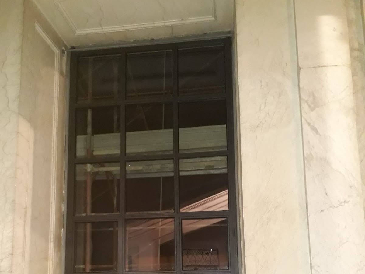 Serramento interno finito lungo la Scala Simonetti