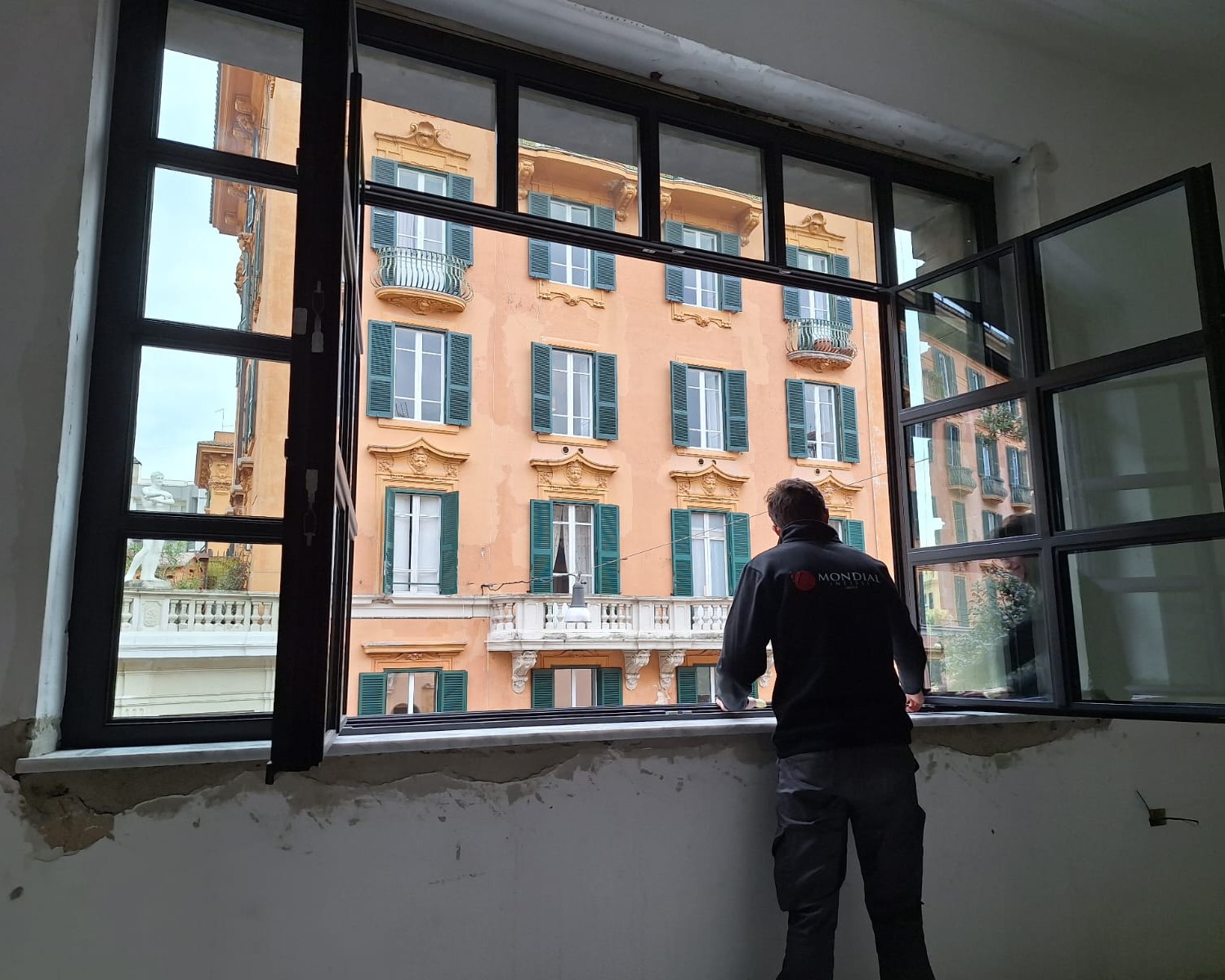 Verifica del serramento posato durante i lavori a Casa Pimentel