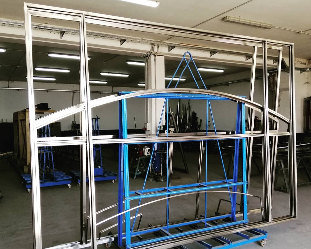 Il telaio centinato in officina durante la lavorazione