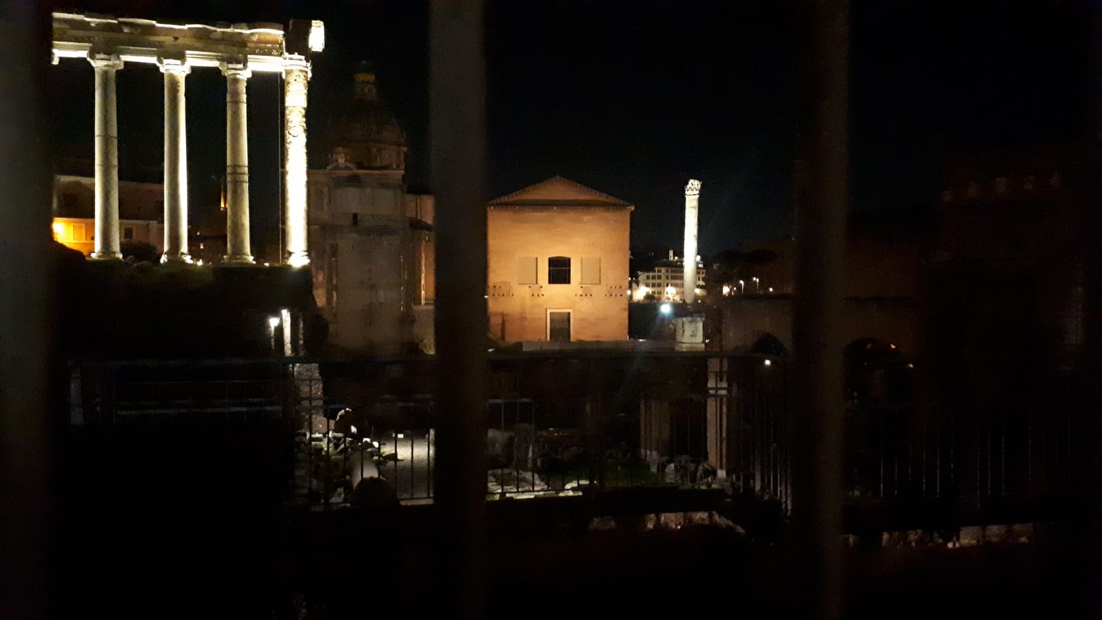 Il Foro Romano illuminato di notte a lavori ultimati