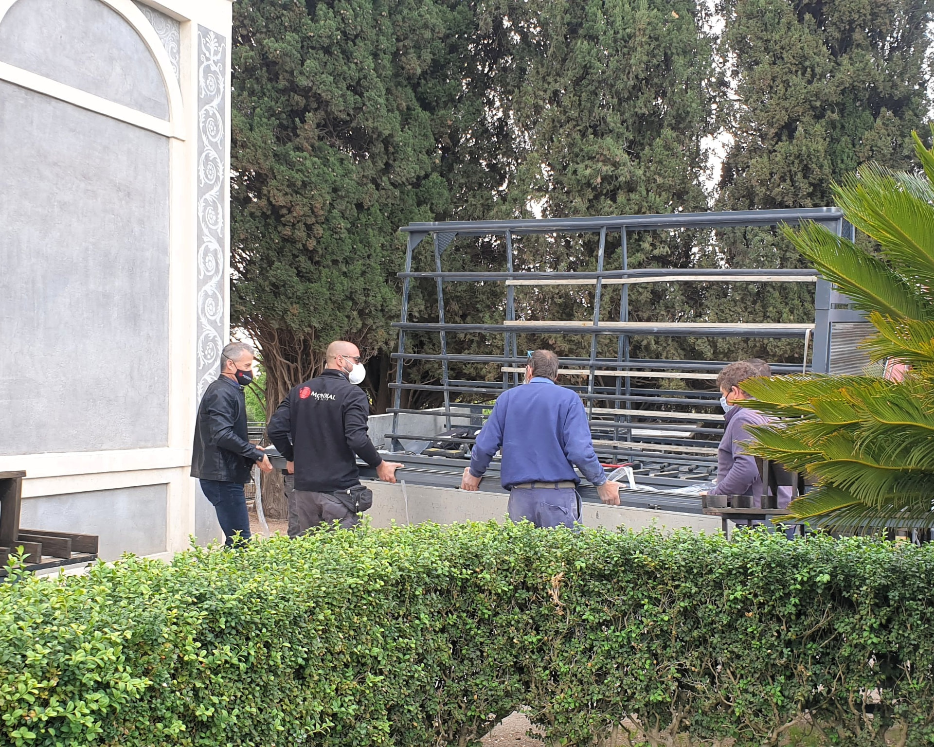 Arrivo dei serramenti presso il cantiere delle Uccelliere Farnesiane