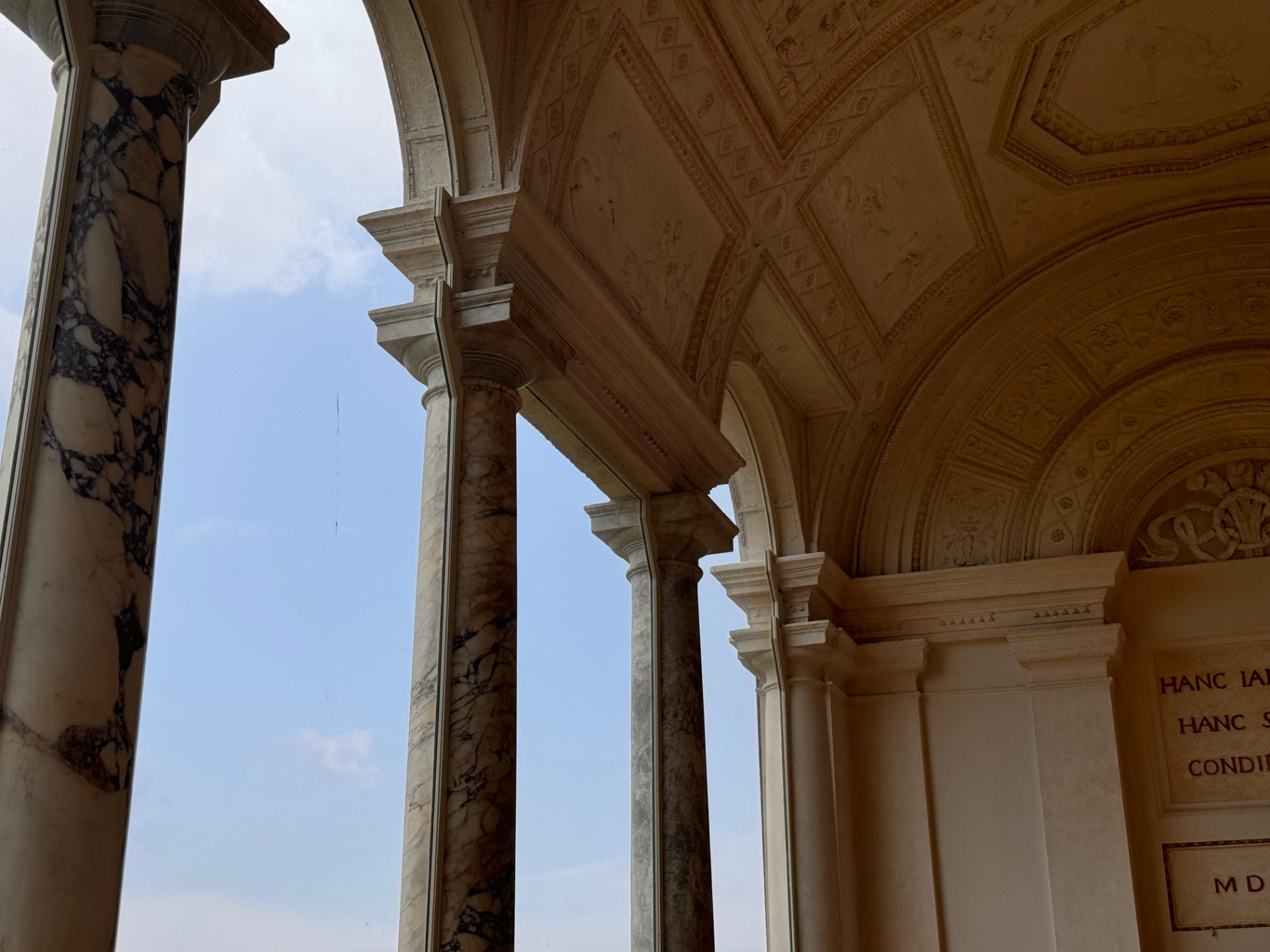 Loggia di Villa Lante al Gianicolo con vista su Roma