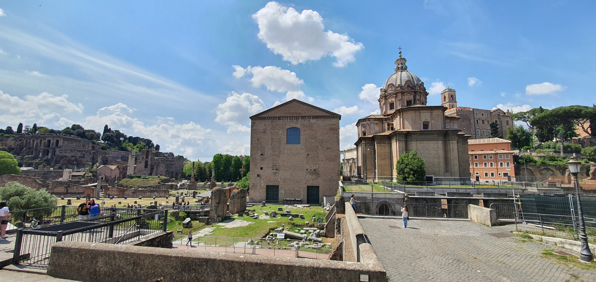 Vista della Curia Iulia nel Foro Romano