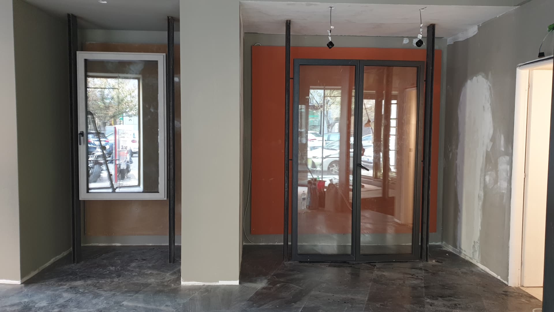 Serramenti e portale vetrato installati nell'Atelier