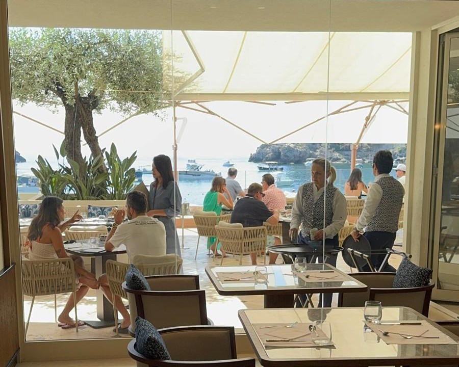 Il ristorante affacciato sulla baia a lavori ultimati