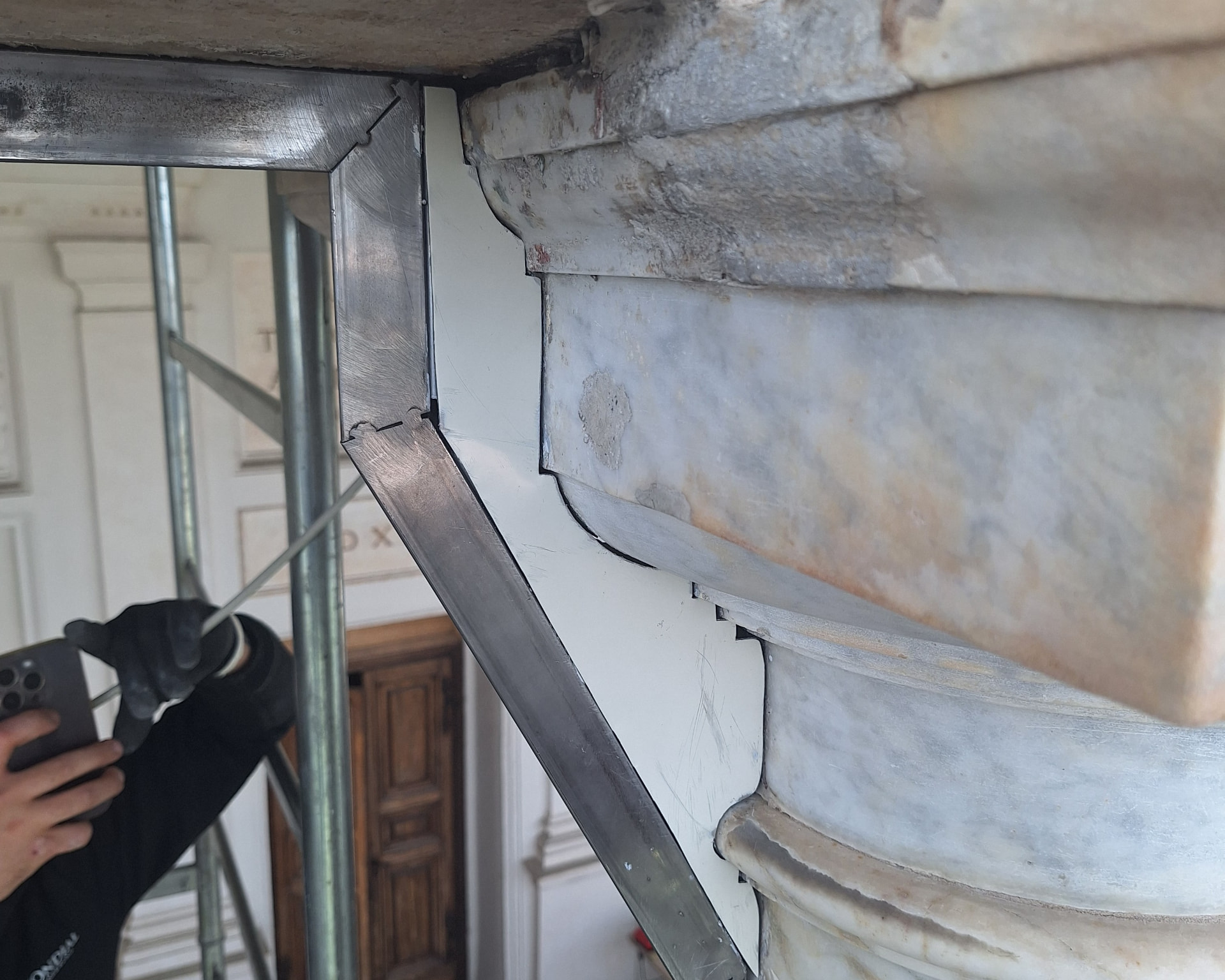 Sagomatura del raccordo metallico sulla colonna